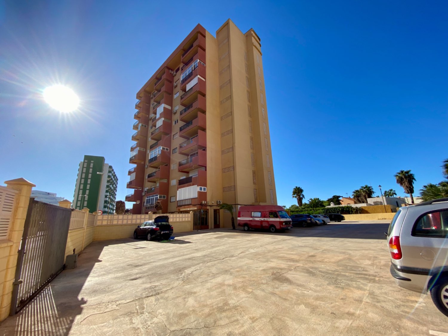 Apartamento en Urbanización de Roquetas de Mar, a 100 metros de la Playa